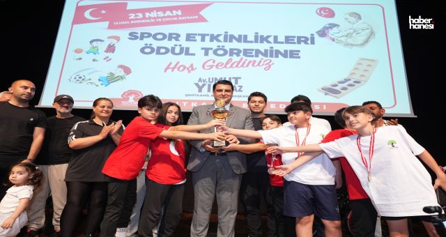 Başkan Umut Yılmaz, Başarılı Öğrencilere Madalya ve Ödüllerini Takdim Etti
