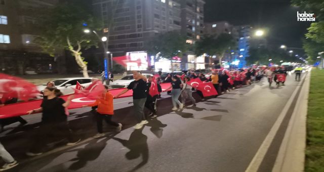 Kahramanmaraş'ta 19 Mayıs Fener Alayı: 300 Metrelik Dev Türk Bayrağı Açıldı!