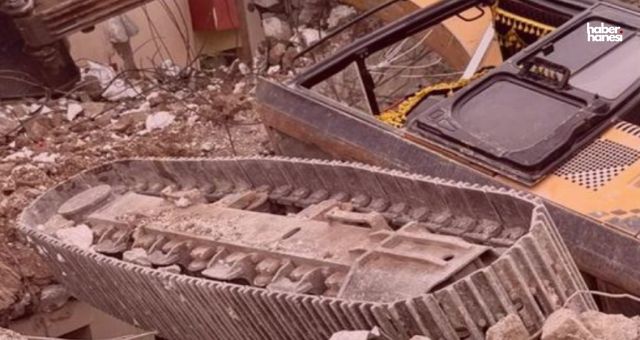 Kahramanmaraş’ta Ağır Hasarlı Bina Yıkımında İş Makinesi Devrildi: 1 Yaralı!