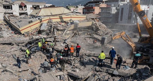 Kahramanmaraş'ta Deprem Sonrası Yıkım Çalışmaları Tam Gaz Devam Ediyor!