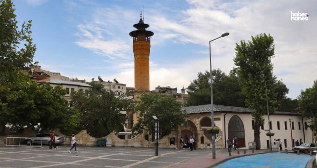 Kahramanmaraş'ta Depremden Ağır Hasar Alan Ulu Cami, 2025'te Yeniden İbadete Açılıyor!