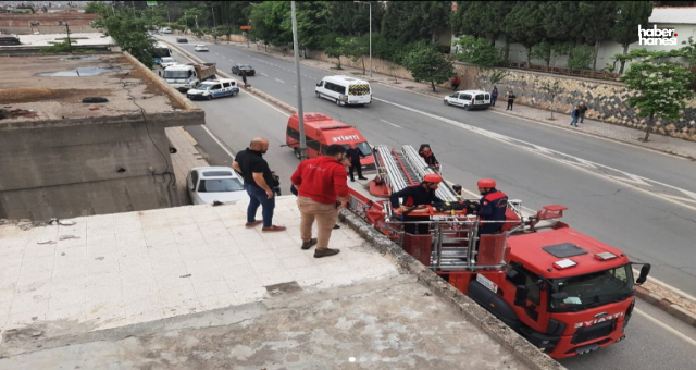 Kahramanmaraş'ta İtfaiye Ekipleri Çatıya Düşen Çocuğu Kurtardı!