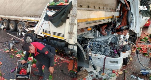 Kahramanmaraş'ta Sebze Yüklü Kamyonet Tıra Çarptı: Sürücü Yaralı