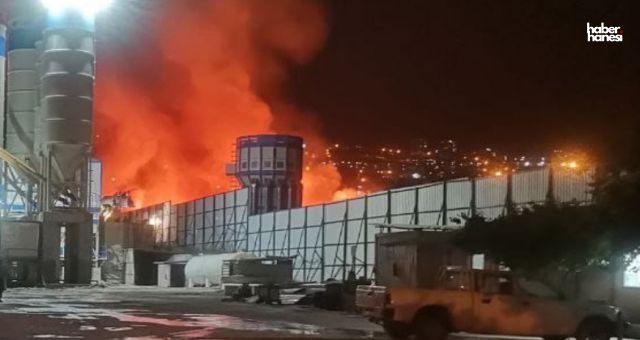 Kahramanmaraş'ta Yıldırım Düşen Fabrika Kül Oldu: 30 Milyon Lira Zarar!