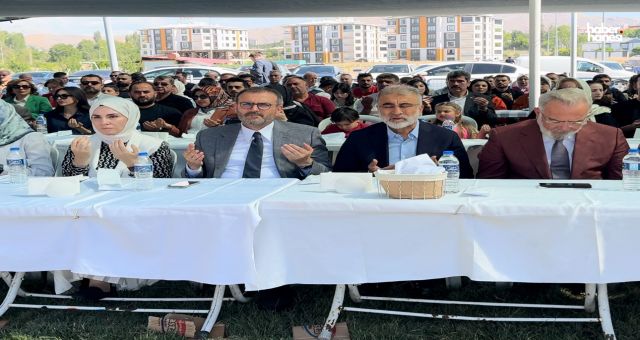 Cumhurbaşkanı Erdoğan, Mahir Ünal’ın Düzenlediği Sünnet Şölenine Canlı Bağlantı ile Katıldı