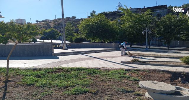 Dulkadiroğlu'nun Yeşil Alanlarına Titiz Bakım: Günlük Temizlik Uygulaması