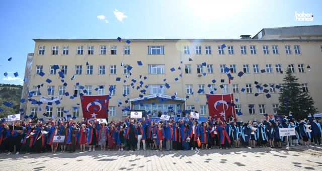 Göksun Uygulamalı Bilimler ve Meslek Yüksekokulu'nda Mezuniyet Coşkusu