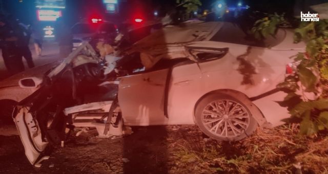 Kahramanmaraş'ta Kontrolden Çıkan Otomobil Bariyerlere ve Park Halindeki Tıra Çarptı