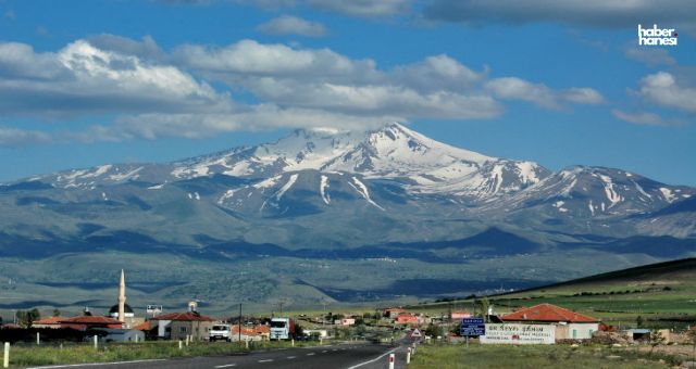 Yaz Sıcağından Kaçanlar Erciyes'e Akın Ediyor: Serin Havanın Tadını Çıkarıyorlar