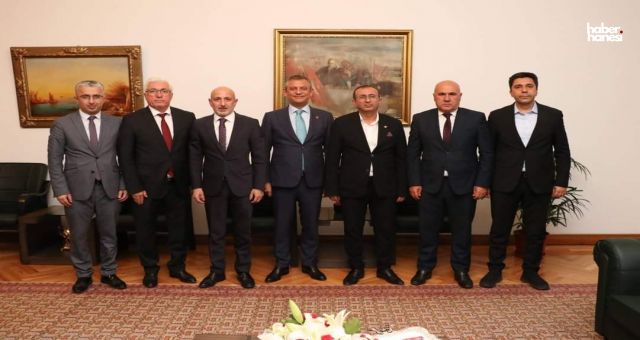 Başkan Harun Vicdan’dan Önemli Ziyaret: CHP Lideri Özgür Özel’e Deprem Raporu Sunuldu