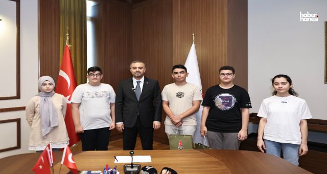 Başkan Toptaş, Onikişubat'ta LGS Türkiye Birincilerine Büyük Ödül Taktim Etti