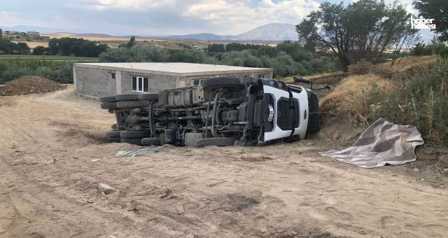 Kahramanmaraş Afşin'de Hafriyat Kamyonu Devrildi: Sürücü Yaralı