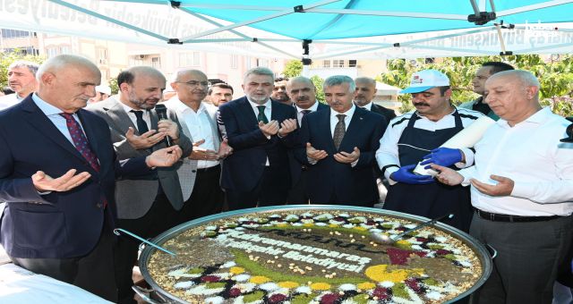 Kahramanmaraş Büyükşehir Belediyesi’nden Geleneksel Aşure İkramı!