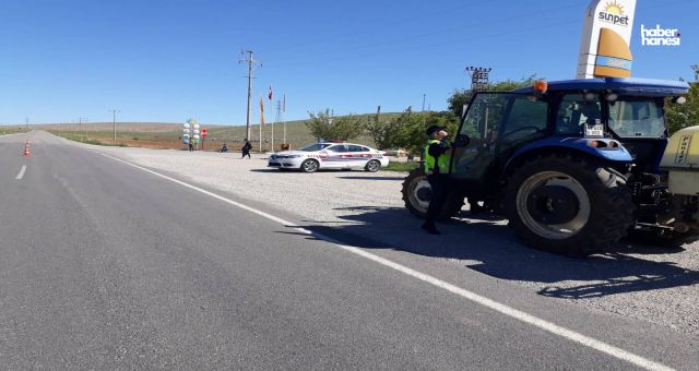 Kahramanmaraş'ta Jandarma Trafik Ekiplerinden Tarım Araçlarına Sıkı Denetim!