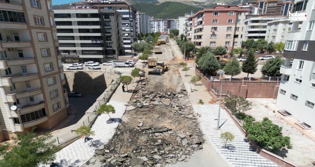 Onikişubat Belediyesi, Haydarbey ve Oruç Reis Mahallelerinde Büyük Asfalt Seferberliği Başlattı