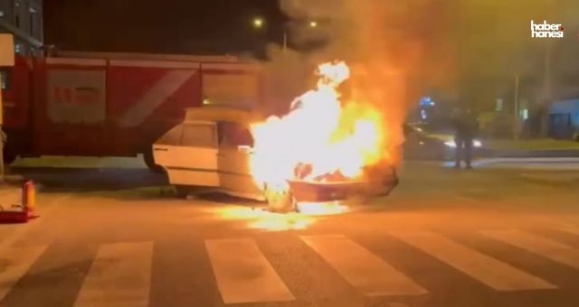 Kahramanmaraş’ta Seyir Halindeyken Yanan Araç Kül Oldu