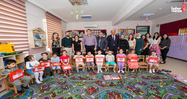 Şehitkamil Belediye Başkanı Yılmaz, Anaokulu Öğrencilerine Kırtasiye Seti Hediye Etti