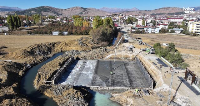Kahramanmaraş Büyükşehir, Göksun Çayı Üzerine Yeni Köprü İnşa Ediyor!