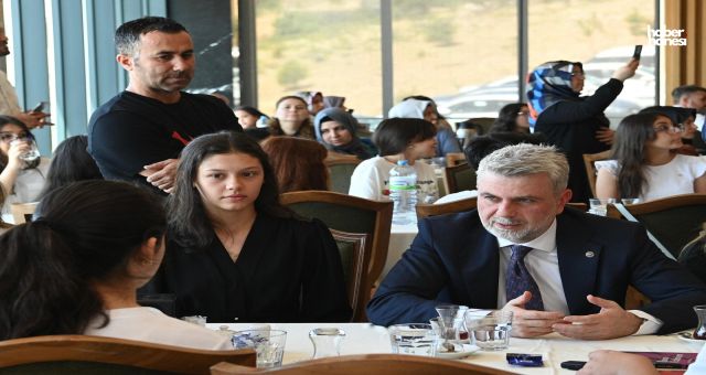 Kahramanmaraş Büyükşehir’den Dereceye Giren Öğrencilere Maddi Destek