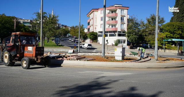 Kahramanmaraş'ta Ulaşım ve Peyzaj Yatırımları Sürüyor: Orta Refüj ve Kavşaklar Yenileniyor