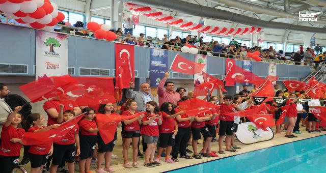 Şehitkâmil'de 29 Ekim Coşkusu: Cumhuriyet Kupası Yüzme Yarışları Başladı