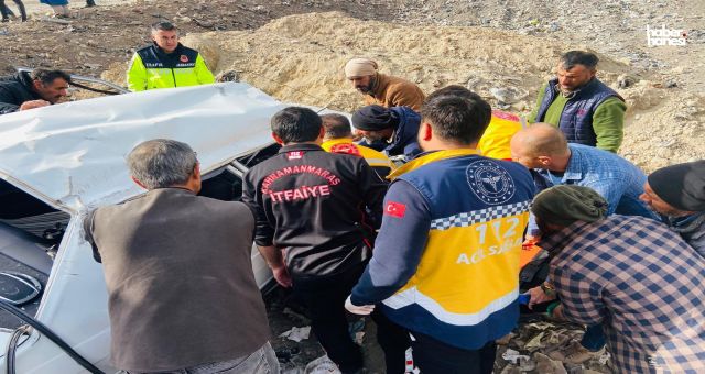 Elbistan'da Trafik Kazası: Takla Atan Araçta Mahsur Kaldılar