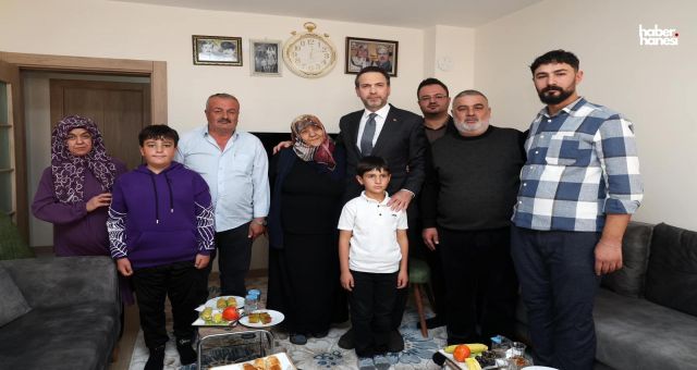 Enerji Bakanı Bayraktar, Afşin'de Deprem Mağdurlarını Ziyaret Etti