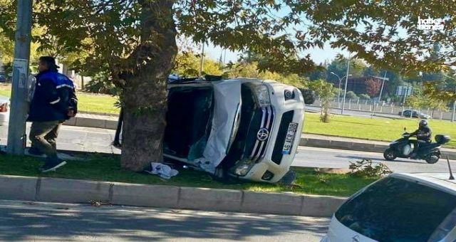 Kahramanmaraş’ta Araç Refüjdeki Ağaca Çarptı:2'si Ağır 5 Yaralı!