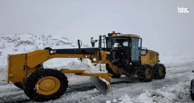 Kahramanmaraş'ta Kar Yağışı Ulaşımı Aksattı: Yollar Kapandı!