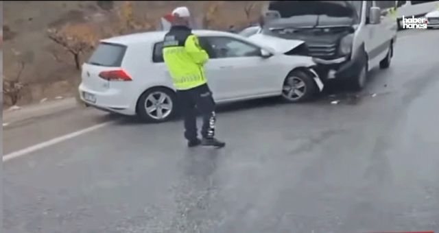Kahramanmaraş'ta Yağış ve Keskin Viraj Can Aldı: Minibüs ve Otomobil Çarpıştı