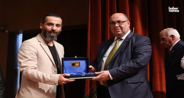 Deprem Hikayeleri Sahneye Taşındı: “Son 72 Saat” Tiyatro Gösterisi Göz Doldurdu