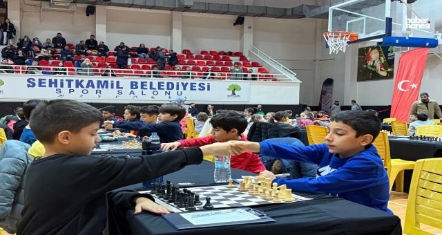 Gaziantep’te Minik Satranç Ustaları Kurtuluş Kupası İçin Yarıştı