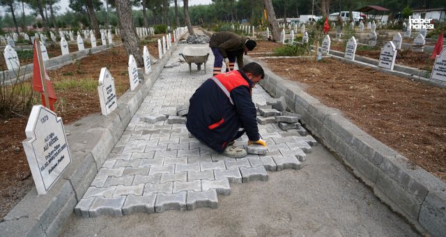 Kahramanmaraş Büyükşehir Belediyesi Mezarlıklarda Estetik ve Temizlik İçin Çalışıyor