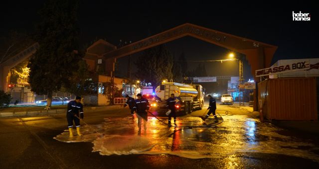 Kahramanmaraş Büyükşehir, Küçük Sanayi Sitesi'ni Köpüklü Su ile Temizledi