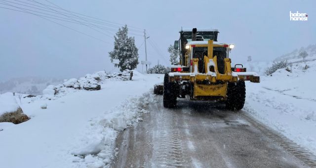 Kahramanmaraş Büyükşehir'in Kış Mesaisi: Kar Küreme ve Tuzlama Seferberliği!