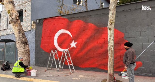Kahramanmaraş'ta Duvar Yazıları Yerini Türk Bayrağı'na Bıraktı
