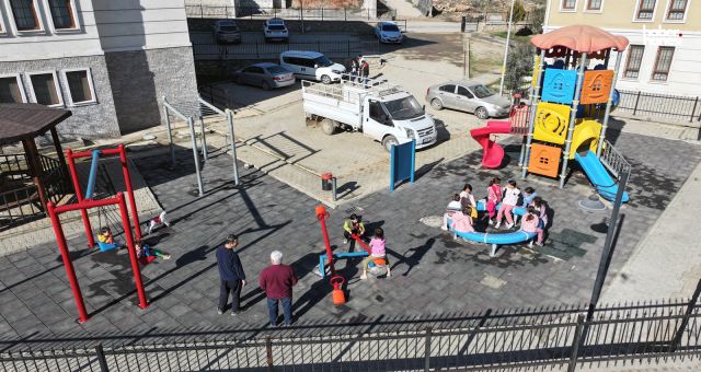 Kahramanmaraş Büyükşehir'den Miniklere Müjde: Türkoğlu'ndaki Oyun Parkı Yenilendi!