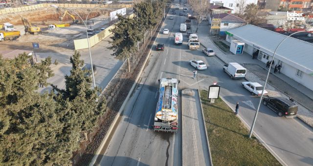 Kahramanmaraş'ta Ana Arterlerde Temizlik ve Sulama Çalışmaları Sürüyor!