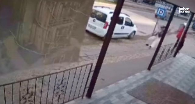 Kahramanmaraş'ta Şok Olay: Kaldırımda Yürüyen Kadına Yumruk Attı!