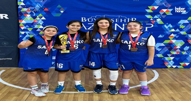 SANKO Okulları Basketbolda Üç Kupa Kazandı!
