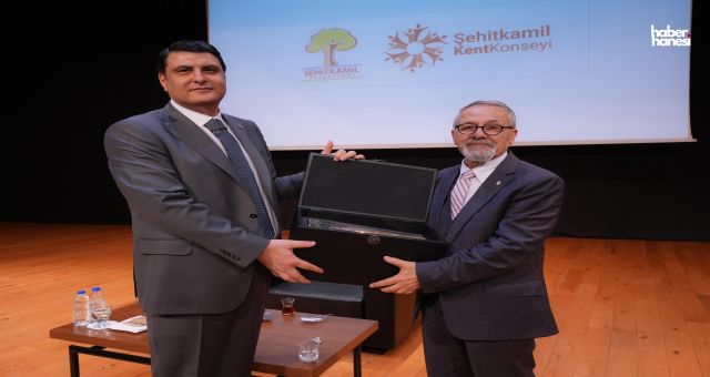 Şehitkamil'de Deprem Konferansı: Naci Görür'den Kritik Uyarılar!