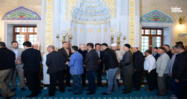 Başkan Görgel, Bayram Namazı Sonrası Hemşehrileriyle Kucaklaştı
