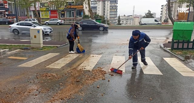 Kahramanmaraş’ta Bayramda Yağış Sonrası Temizlik Operasyonu Sürüyor