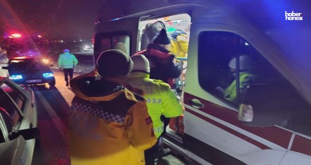 Kahramanmaraş’ta Trafik Kazası: Otomobil Bariyerlere Çarptı, 2 Yaralı