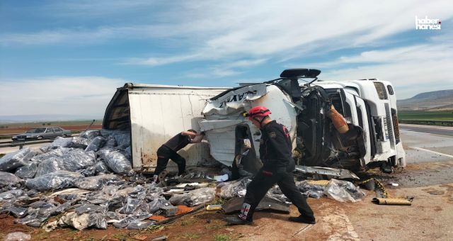 Kahramanmaraş’ta Tır Devrildi: Sürücü Yaralandı!