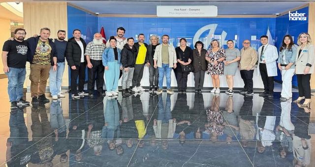 Melek Baykal ve tiyatro ekibi HG Hospital’ı ziyaret etti