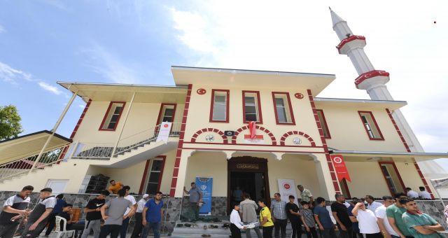 Kahramanmaraş'ta Depremde Yıkılan Osmangazi Camii, Yeniden Cemaatle Buluştu!