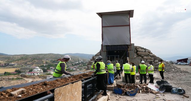 Kahramanmaraş Büyükşehir’in Enkaz Ayrıştırma Tesisi, Türkiye Genelinde İlgi Görüyor