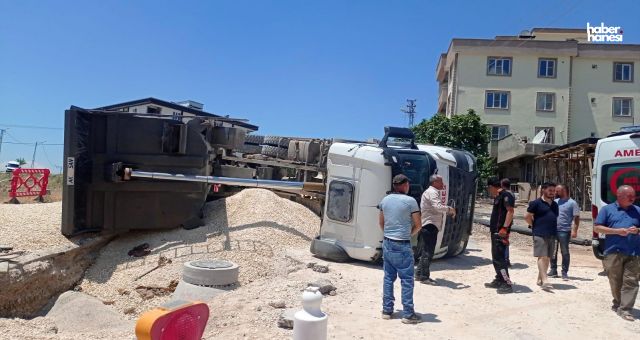 Kahramanmaraş’ta Çakıl Yüklü Tır Devrildi: Sürücü Yaralı