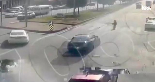 Kahramanmaraş'ta Kırmızı Işıkta Geçen Ehliyetsiz Sürücü Kaza Yaptı, Bir Kişi Öldü!